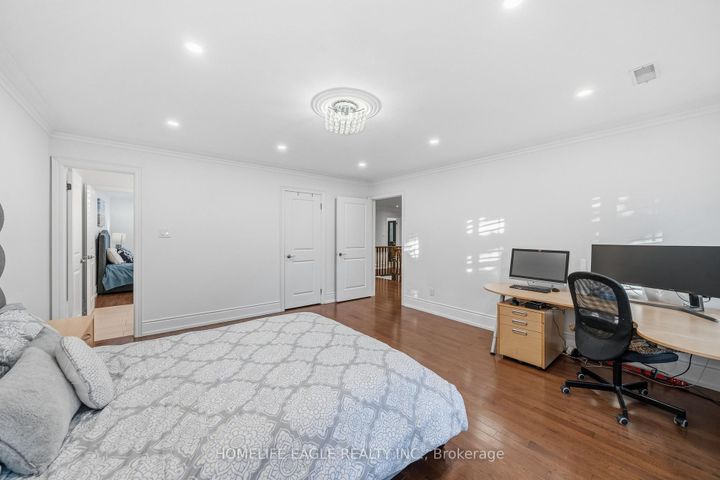 Photo 16 at 27 Dorwood Court, Islington Woods, Vaughan