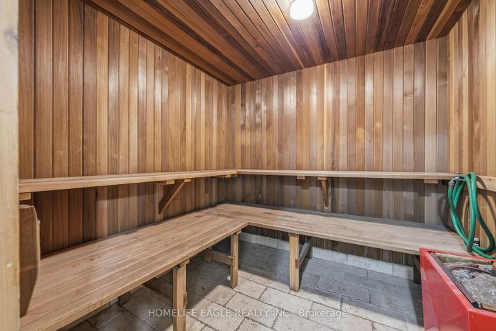 Photo 24 at 27 Dorwood Court, Islington Woods, Vaughan