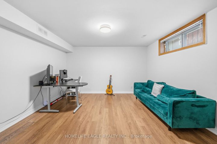 Photo 25 at 27 Dorwood Court, Islington Woods, Vaughan