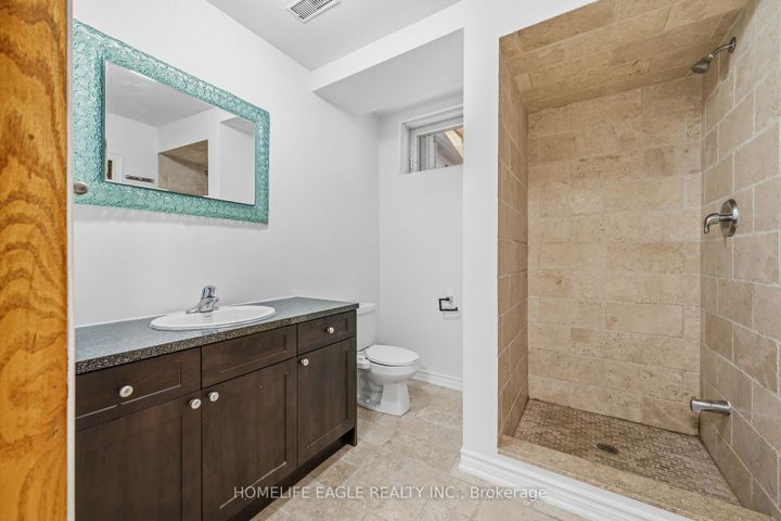 Photo 26 at 27 Dorwood Court, Islington Woods, Vaughan