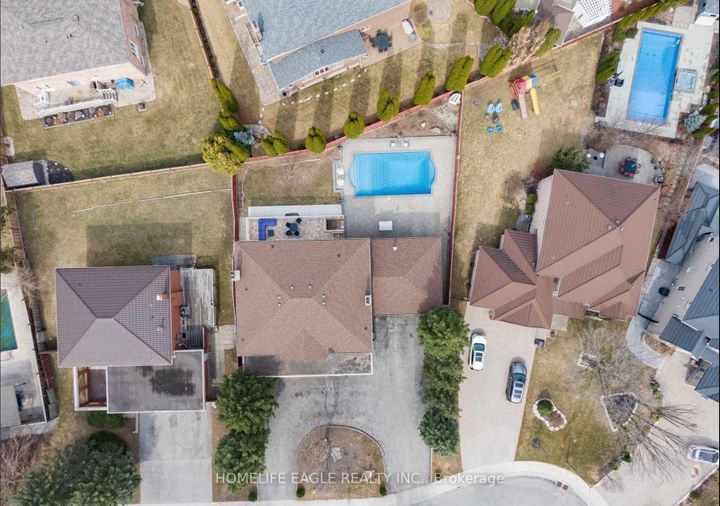 Photo 30 at 27 Dorwood Court, Islington Woods, Vaughan