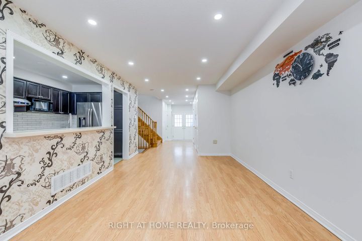 Photo 5 at 15 Eagle Trace Drive, Wellington, Brampton