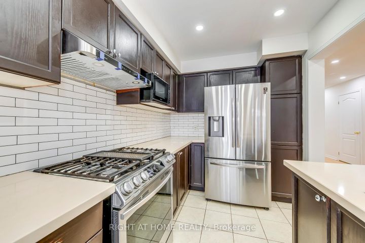 Photo 9 at 15 Eagle Trace Drive, Wellington, Brampton