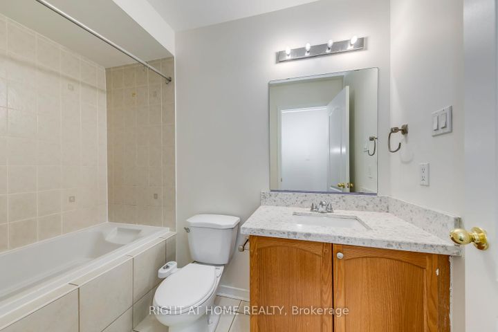 Photo 30 at 15 Eagle Trace Drive, Wellington, Brampton