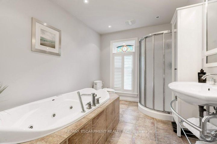 Photo 23 at 7 Homewood Avenue, Kirkendall, Hamilton