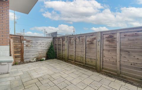 Photo 16 at 109 - 11611 Yonge Street, Jefferson, Richmond Hill