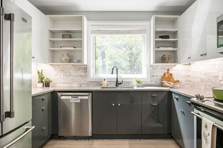 Photo 10 at 3 Oakwood Place, Westdale, Hamilton