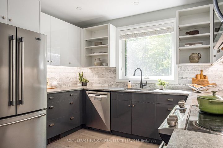 Photo 11 at 3 Oakwood Place, Westdale, Hamilton