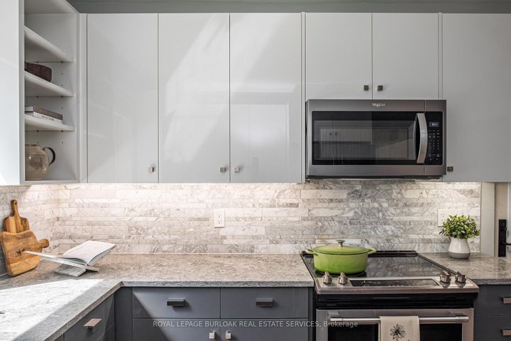 Photo 13 at 3 Oakwood Place, Westdale, Hamilton