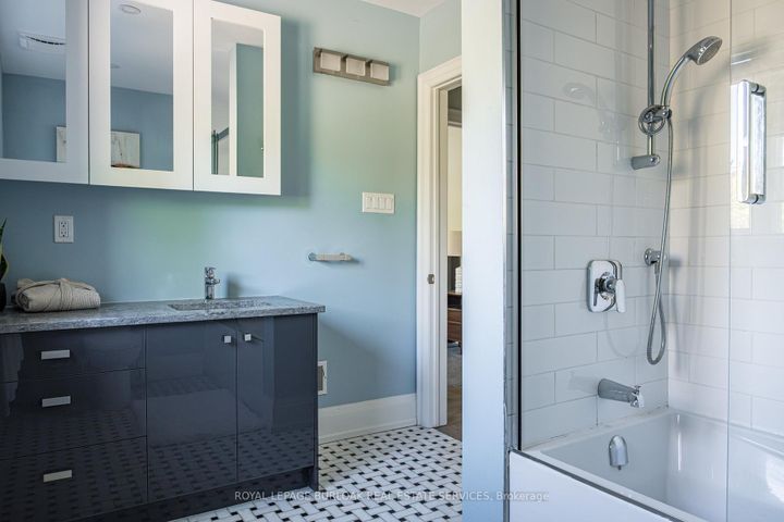 Photo 24 at 3 Oakwood Place, Westdale, Hamilton