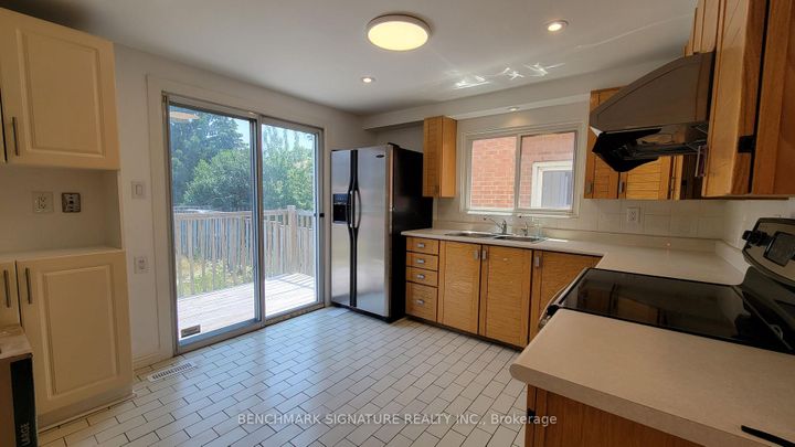 Photo 3 at 35 Wintermute Boulevard, Steeles, Toronto