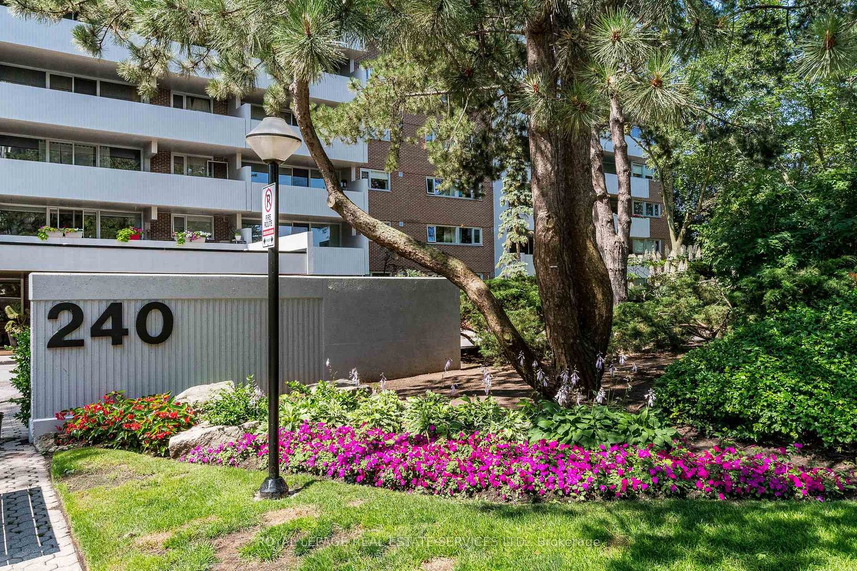 1304 - 240 Scarlett Road, Smythe, Toronto 