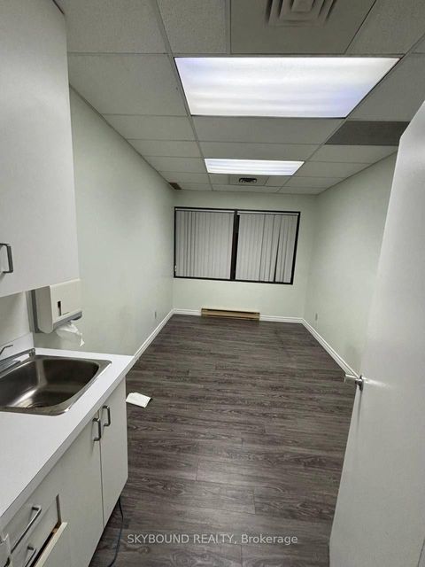 Photo 10 at 512 - 600 Sherbourne Street, North St. James Town, Toronto