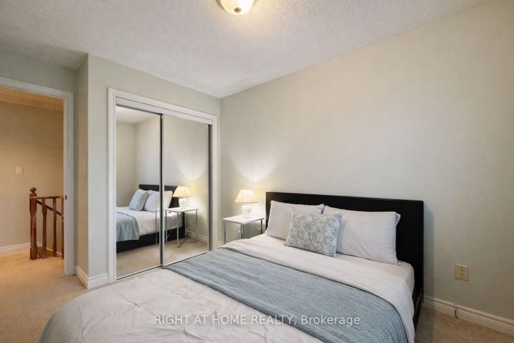 Photo 10 at 95 Giancola Crescent, Maple, Vaughan