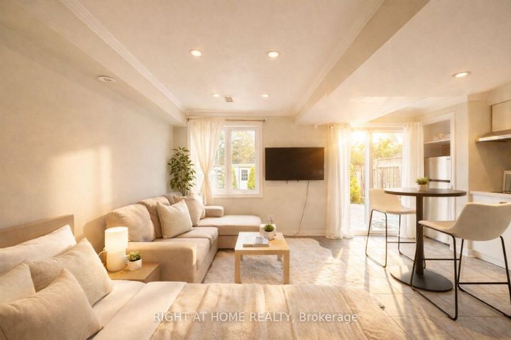 Photo 14 at 95 Giancola Crescent, Maple, Vaughan