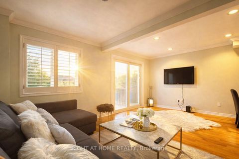 Photo 3 at 95 Giancola Crescent, Maple, Vaughan