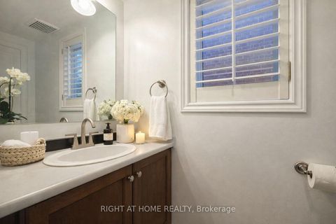 Photo 5 at 95 Giancola Crescent, Maple, Vaughan