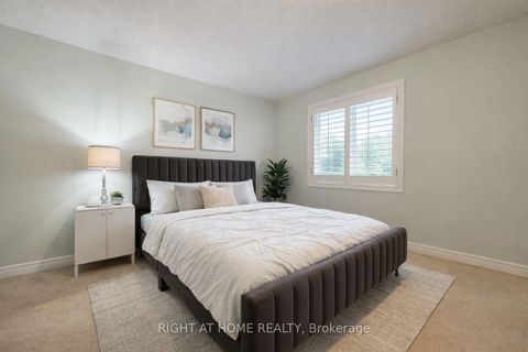 Photo 8 at 95 Giancola Crescent, Maple, Vaughan