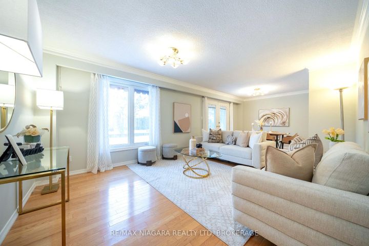 Photo 8 at 28 Rosemead Close, Unionville, Markham