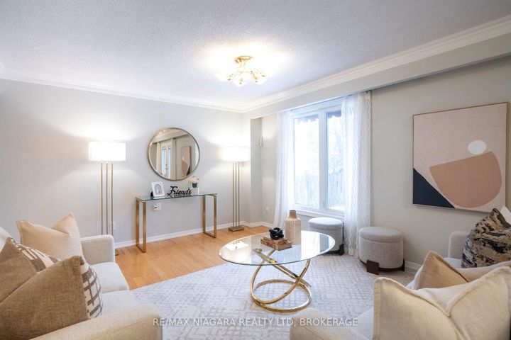 Photo 9 at 28 Rosemead Close, Unionville, Markham