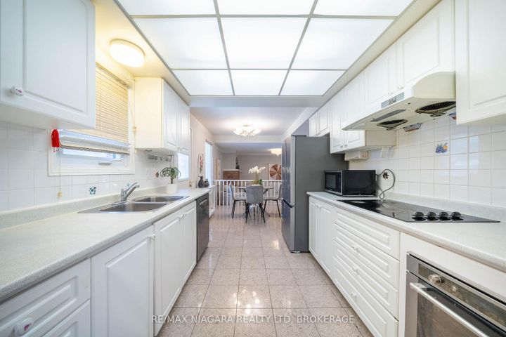 Photo 17 at 28 Rosemead Close, Unionville, Markham