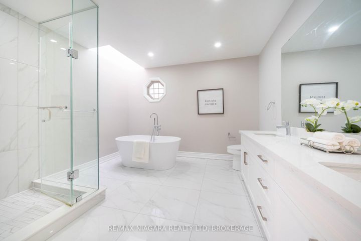 Photo 24 at 28 Rosemead Close, Unionville, Markham
