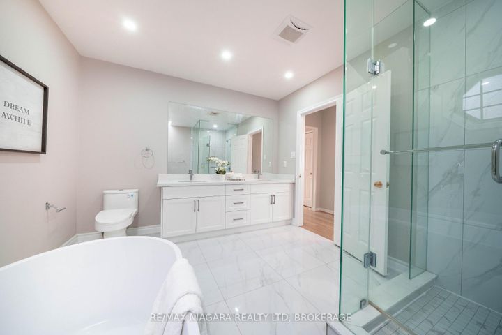 Photo 25 at 28 Rosemead Close, Unionville, Markham