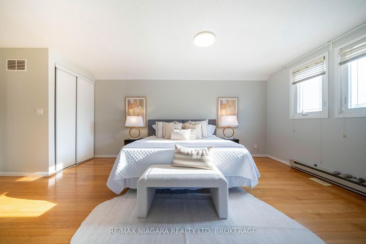 Photo 27 at 28 Rosemead Close, Unionville, Markham