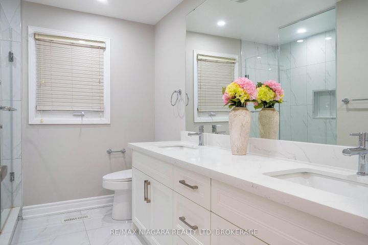 Photo 32 at 28 Rosemead Close, Unionville, Markham
