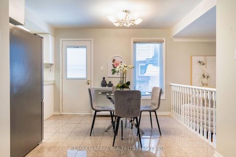 Photo 14 at 28 Rosemead Close, Unionville, Markham