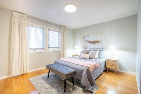 Photo 33 at 28 Rosemead Close, Unionville, Markham