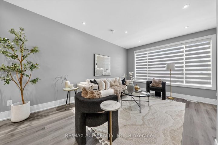 Photo 8 at 33 August Avenue, Oakridge, Toronto