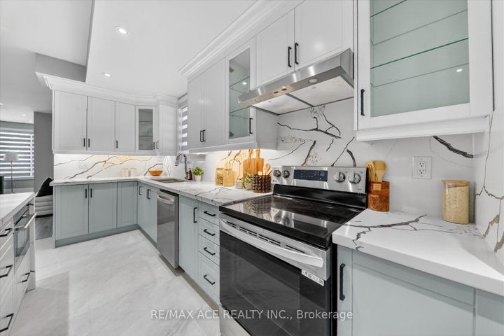 Photo 16 at 33 August Avenue, Oakridge, Toronto