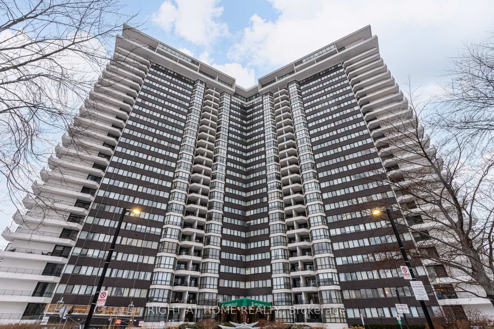 606 - 1333 Bloor Street, Applewood, Mississauga 