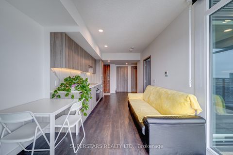 Photo 1 at 5712 - 3 Concord Cityplace Way, Waterfront Communities C1, Toronto