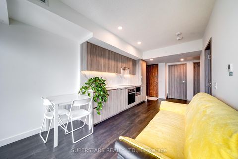 Photo 2 at 5712 - 3 Concord Cityplace Way, Waterfront Communities C1, Toronto