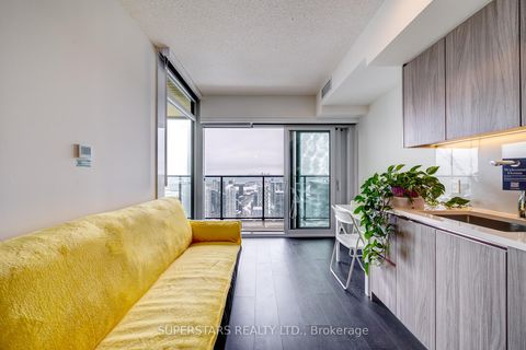 Photo 4 at 5712 - 3 Concord Cityplace Way, Waterfront Communities C1, Toronto