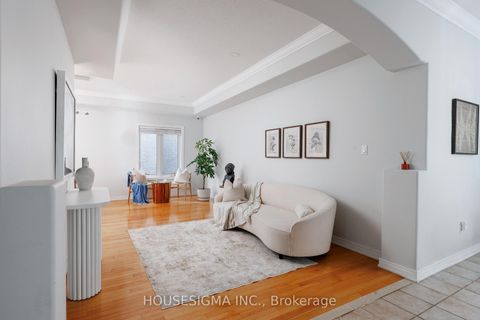 Photo 2 at 703 Madeline Heights, Wyndham, Newmarket