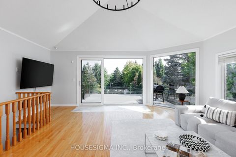 Photo 4 at 703 Madeline Heights, Wyndham, Newmarket