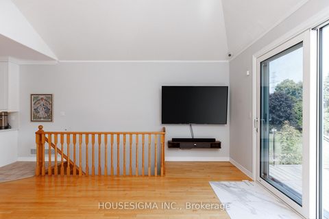 Photo 7 at 703 Madeline Heights, Wyndham, Newmarket