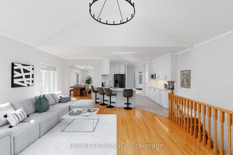 Photo 8 at 703 Madeline Heights, Wyndham, Newmarket