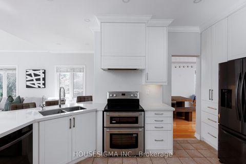 Photo 10 at 703 Madeline Heights, Wyndham, Newmarket