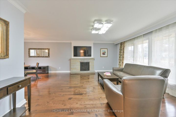 Photo 6 at 1 Hawksbury Drive, Bayview Village, Toronto