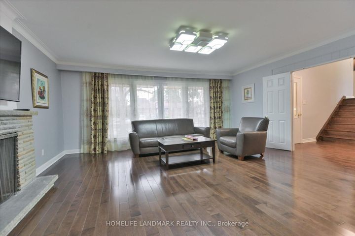 Photo 7 at 1 Hawksbury Drive, Bayview Village, Toronto