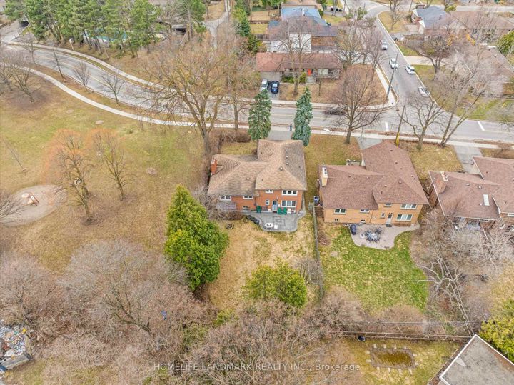 Photo 33 at 1 Hawksbury Drive, Bayview Village, Toronto