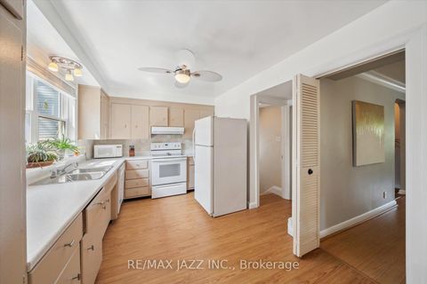 Photo 11 at 640 Mary Street N, O'Neill, Oshawa