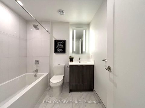 Photo 7 at 2704 - 30 Inn On The Park Drive, Don Mills, Toronto