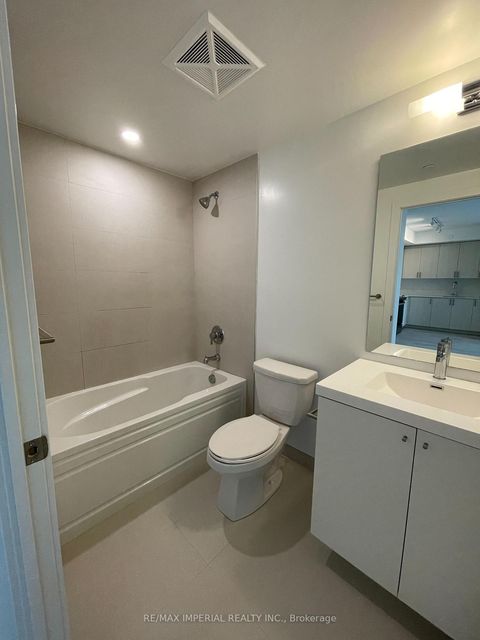 Photo 4 at 808 - 2545 Simcoe Street N, Windfields, Oshawa