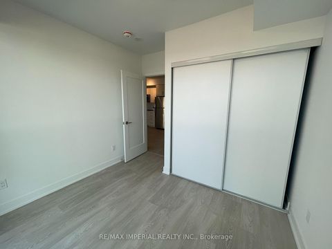 Photo 5 at 808 - 2545 Simcoe Street N, Windfields, Oshawa