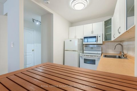 Photo 9 at 2108 - 40 Homewood Avenue, South St. James Town, Toronto